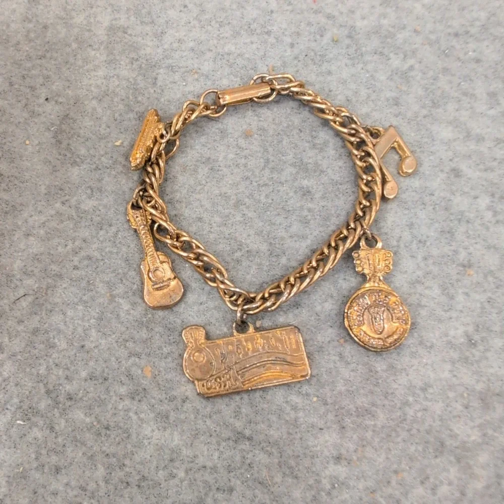 Vintage Nashville Charm Bracelet Grand Ole Opry Opryland USA Gold Tone J1 - Picture 6 of 6